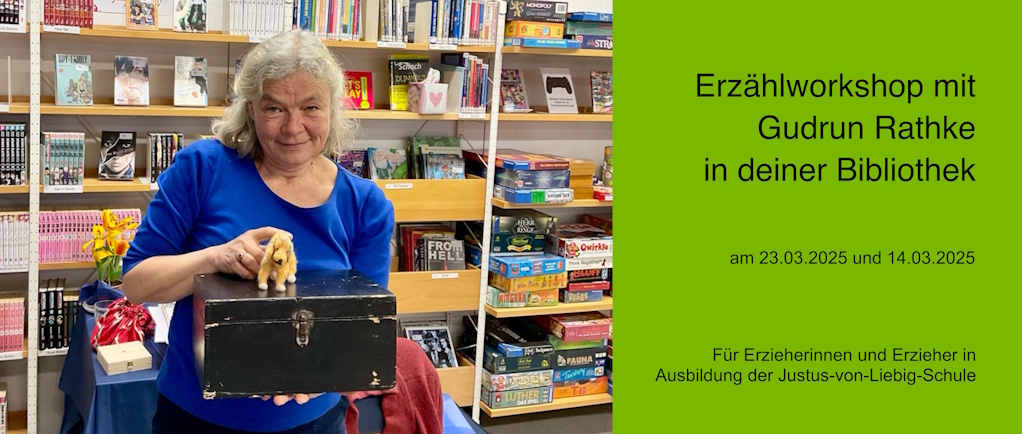 Gudrun Rathke in der Bibliothek